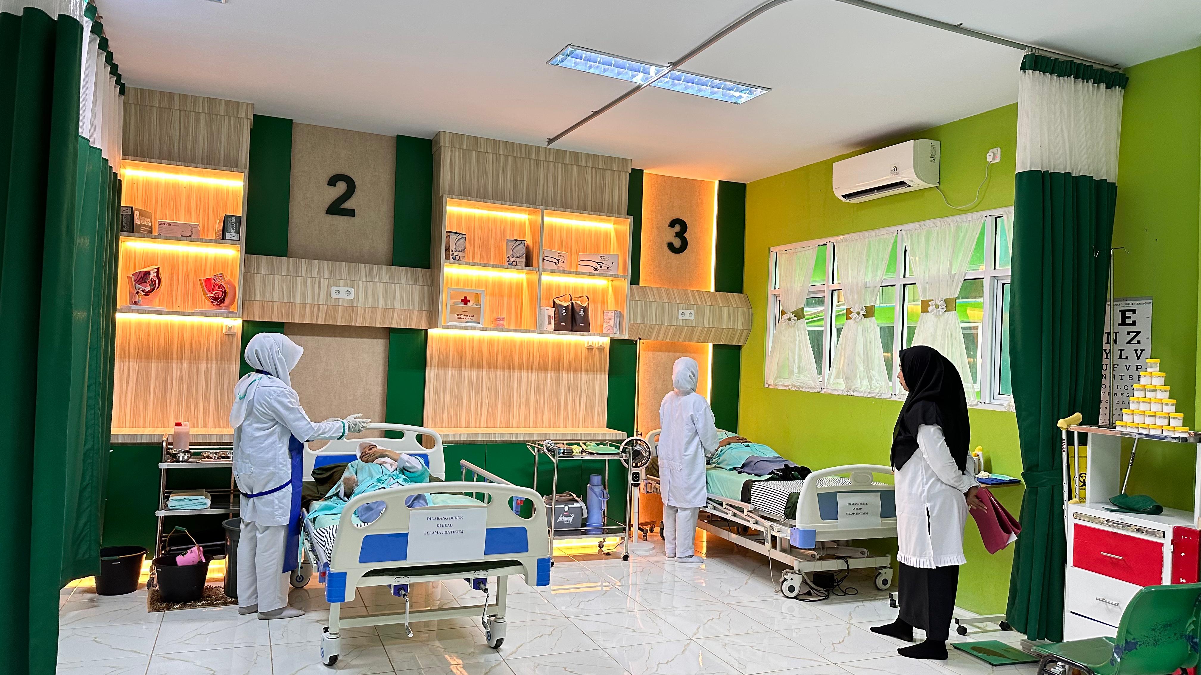 UJIAN PRAKTEK JURUSAN ASISTEN KEPERAWATAN